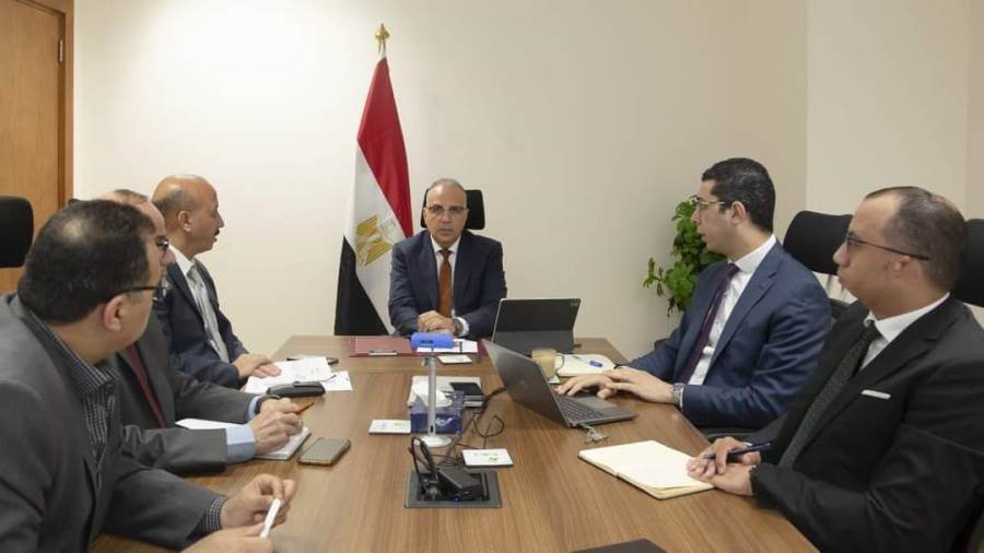 وزير الري يتابع موقف التعاون الثنائي بين مصر وجنوب السودان 