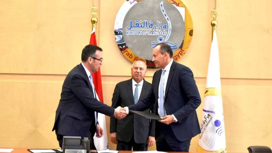 وزير النقل يشهد توقيع عقد تنفيذ أعمال البنية الفوقية لمشروع محطة الحاويات تحيا مصر 1 بميناء دمياط 